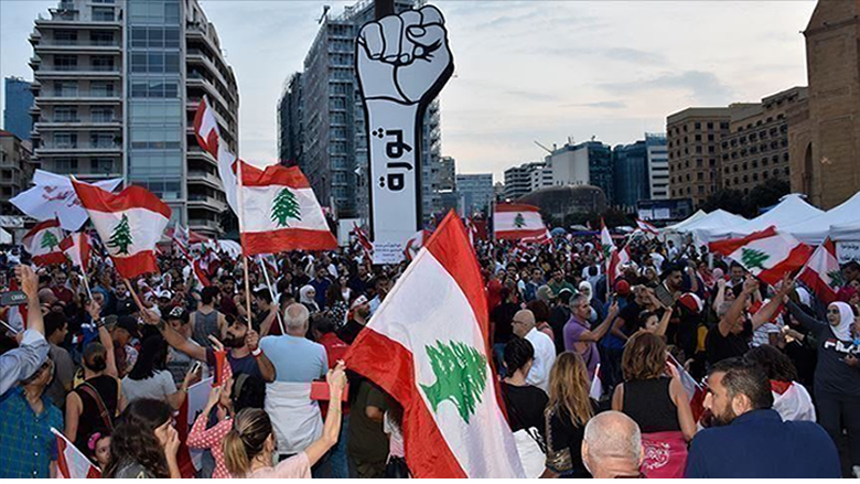 الثورة غيّرت لبنان لكنها لن تستطيع إحداث تغيير جوهري في الحكومة الجديدة