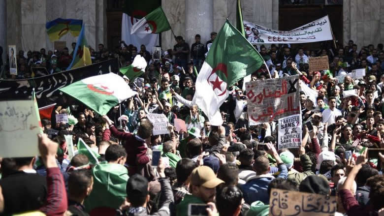 الجزائر أمام منعطف جديد: "الشعب يريد إسقاط النظام"!