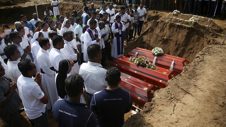 حداد وطني في سريلانكا وارتفاع حصيلة قتلى التفجيرات إلى 310 أشخاص