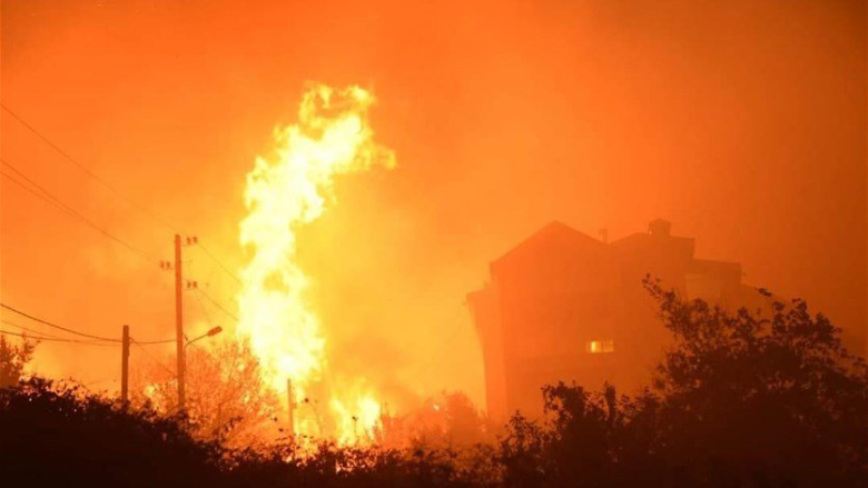 حريق كبير ليلاً في بنتاعل - جبيل وصلَ الى المنازل وأحدث أضراراً