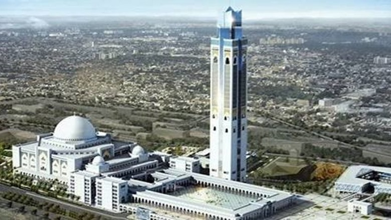 بتكلفة مليار دولار.. افتتاح ثالث أكبر مسجد في العالم