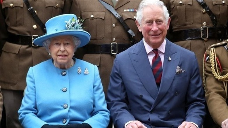 الملكة إليزابيث قد تتنحى عن العرش عندما تبلغ 95 عاماً