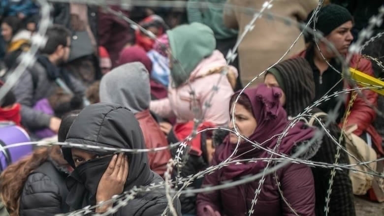 اليونان تنفي قتل مهاجرَيّن.. وفرنسا تتهم تركيا بـ "ابتزاز أوروبا"