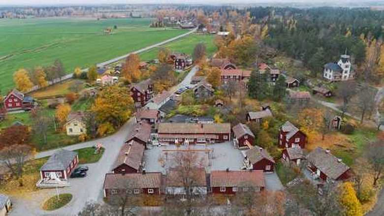 قرية سويدية كاملة للبيع بمبلغ زهيد