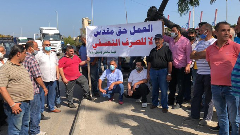اعتصام للجنة سائقي ومالكي الشاحنات الافرادية في مرفأ بيروت