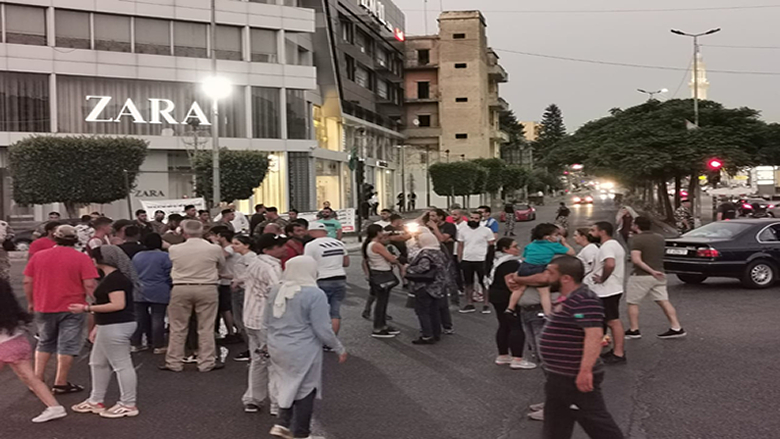 محتجون قطعوا ساحة ايليا احتجاجا على تردي الاوضاع المعيشية