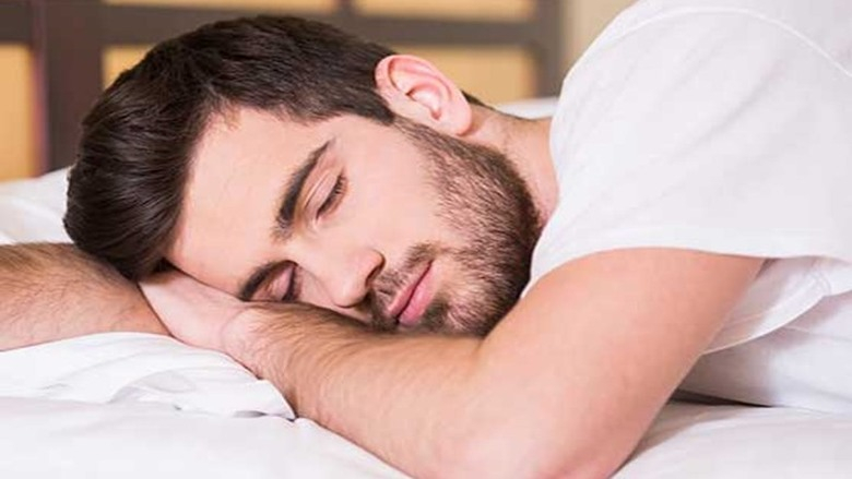 هل يمكن تعويض «النوم المفقود» خلال الأسبوع أثناء العطلة؟