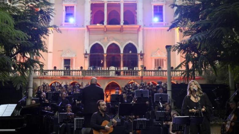 حفلة موسيقية في قصر دمره انفجار بيروت