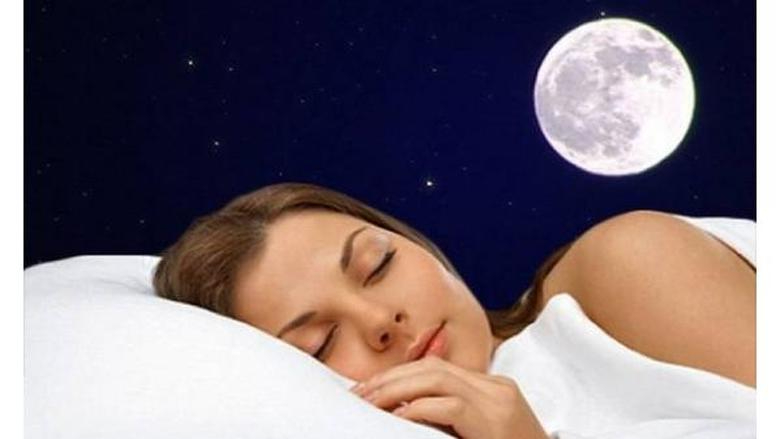 تأثير القمر على نمط نوم الإنسان