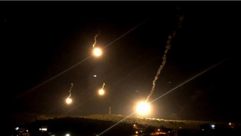 القوات الإسرائيلية ألقت قنابل مضيئة فوق بوابة فاطمة ومحلة العبارة