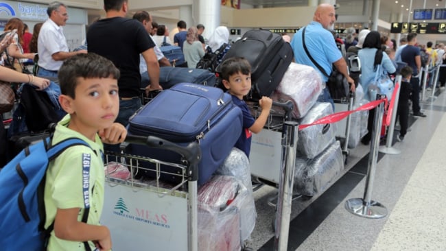 طوابير جوازات السفر: تجارب مريرة للفرار من لبنان