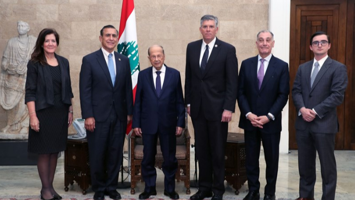 رئيس الجمهورية لوفد من الكونغرس الأميركي: لبنان بدأ مسيرته للخروج من الأزمة الاقتصادية