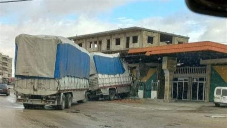 بالصورة: شاحنة تجتاح مبنى لى طريق البقاع الشمالي
