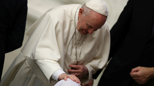 البابا فرنسيس قلق من الأزمة السياسية اللبنانية: أشعر بمعاناة شعب متعب