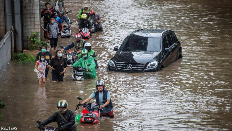 فيضانات عارمة تجتاح العاصمة الإندونيسية