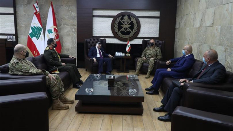 قائد الجيش إستقبل سفير مصر وجرى البحث بالتعاون بين جيشي البلدين