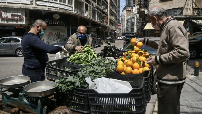 انهيار سعر صرف الليرة يهدد بتغيير كبير في نمط عيش اللبنانيين