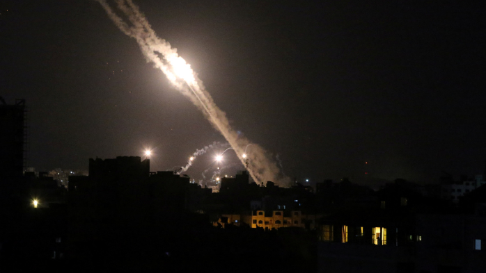 جيش الإحتلال الإسرائيلي يواصل عدوانه على غزة.. والمقاومة الفلسطينية تهدد بالتصعيد