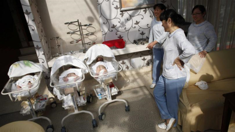 الصين تدعم الأزواج الراغبين في إنجاب طفل ثالث
