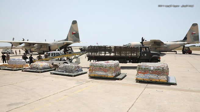 الجيش: وصول مواد غذائية هبة من سلطنة عمان