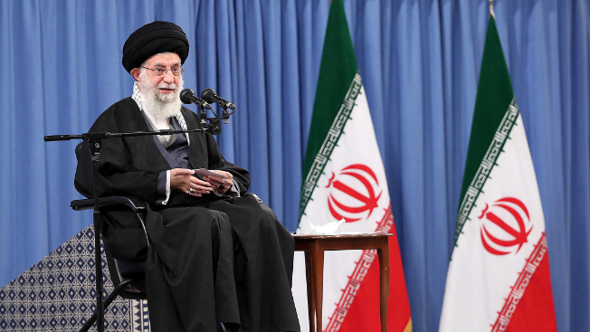 خامنئي: طهران تريد أفعالا وليس وعودا لإحياء الاتفاق النووي