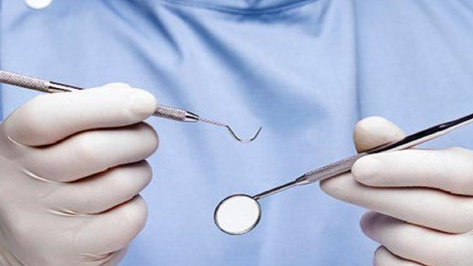 الأزمة تضرب قطاعاً جديداً: نصف أطباء الأسنان خارج الخدمة!