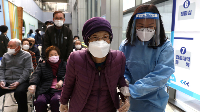 كوريا الجنوبية تسجل أعلى مستوى من الإصابات اليومية بـ"كورونا"