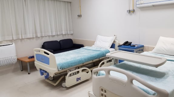 شحّ المازوت يهدد مستشفيات بالاقفال... غرف بلا مكيفات وانقطاع الكهرباء يهدد مرضى كورونا