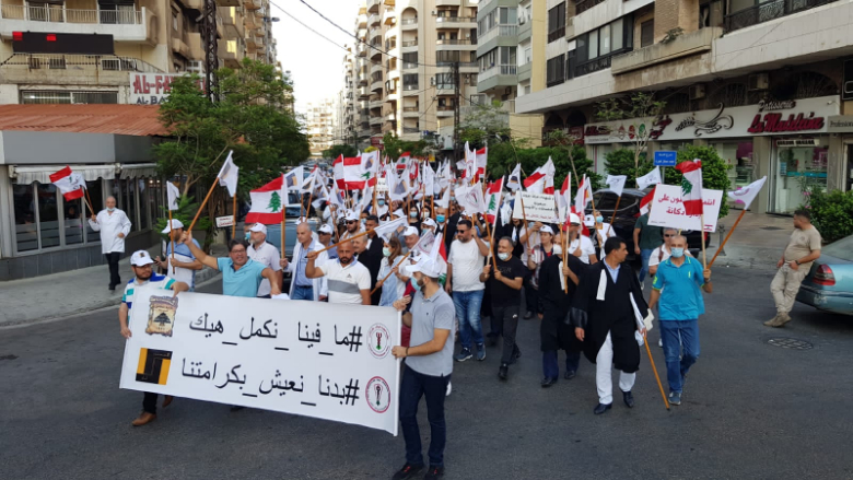 مسيرة لنقابات المهن الحرة في طرابلس