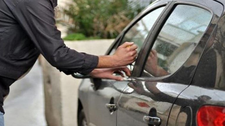 سرقة سيارة في أدونيس - كسروان