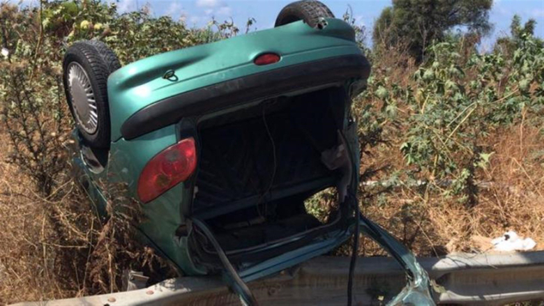 بالصّورة: جريح بانزلاق سيارة على أوتوستراد البربارة - جبيل