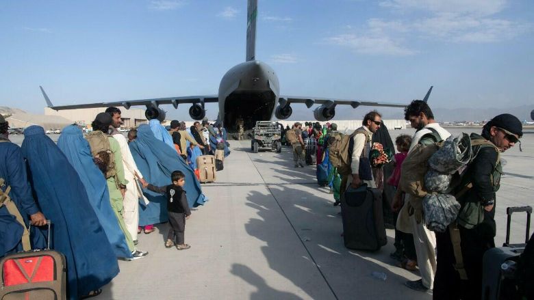 بعد الانسحاب الأميركي.. اقلاع أول طائرة من مطار كابول