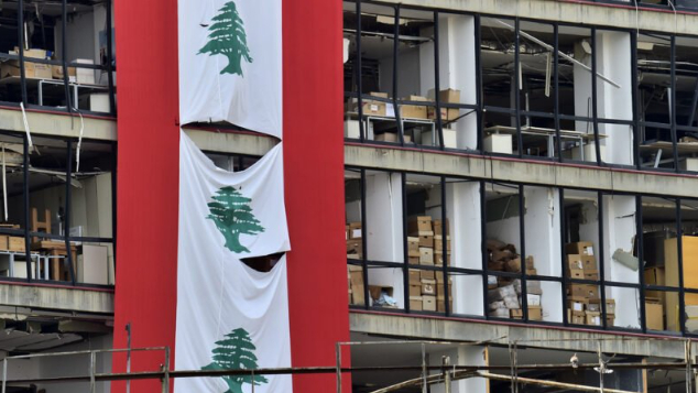 2021 السنة الأسوأ في تاريخ لبنان.. إنتهت بارتفاع إصابات "كورونا" وتربّع الدولار على عرش الليرة