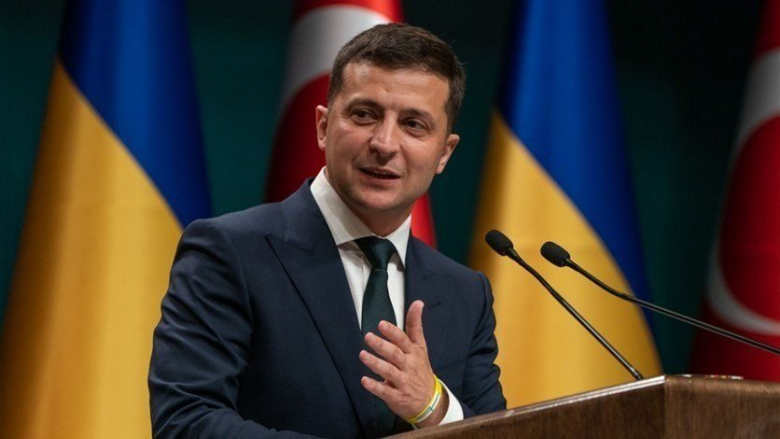 رئيس أوكرانيا إقترح عقد إجتماعاً ثلاثياً مع بايدن وبوتين