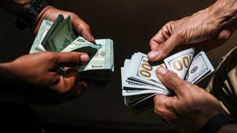 الدولار يتراجع عن عتبة الـ25 ألف ليرة