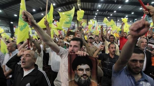 حزب الله يريح عون.. تجميد تحقيقات المرفأ وتعبيد طريق الغاز