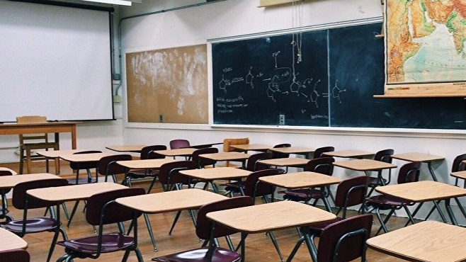 متعاقدو الثانوي عند موقفهم: لا عودة إلى المدارس