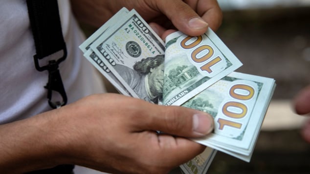 "تبريد" الدولار: تسييس النقد للهروب من المشكلة الأكبر