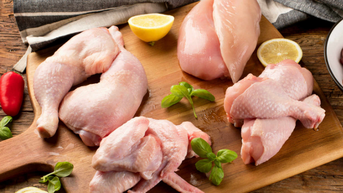 الدجاج المستورد يُفجّر أزمة: من يحمي المستهلك؟