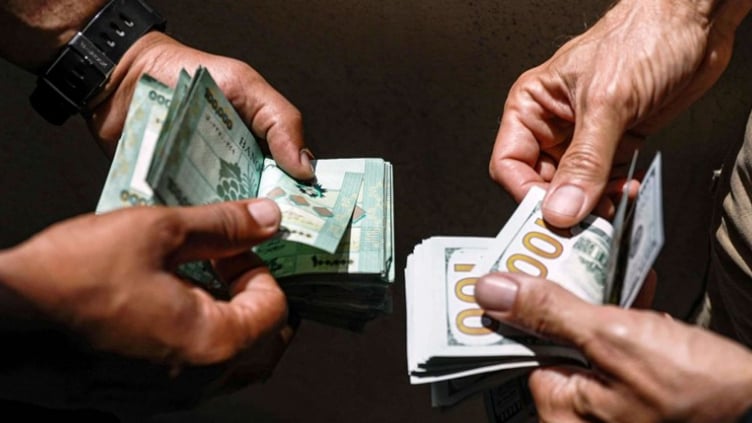 استغلال لقرار رفع سعر الصرف وتجار يحتكرون.. مَن يحمي فقراء لبنان؟