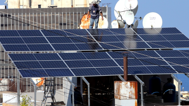 "جمهورية المولّدات" تفرض "خوّة" على مشتركي الطاقة الشمسية