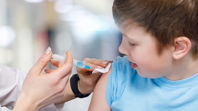 بلبلة اللقاحات... هل أطفالنا فعلاً بخطر؟