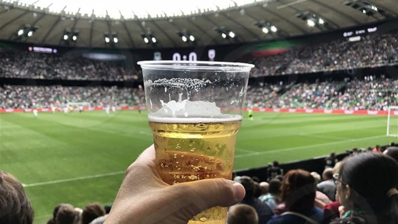 فيفا: حظر بيع المشروبات الكحولية للمشجعين في محيط الملاعب في مونديال قطر 2022