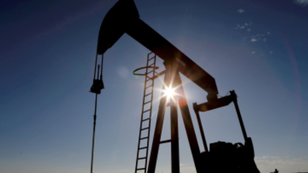أسعار النفط تتراجع متأثرة بمخاوف الطلب