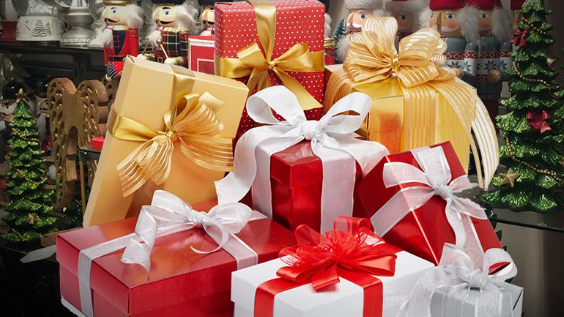 عيد الميلاد يستعيد ألقه: دولرة الهدايا ليست عائقاً