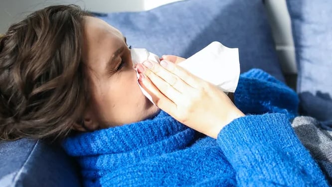 كورونا والإنفلونزا ونزلات البرد.. كيف تفرق بين الأعراض؟