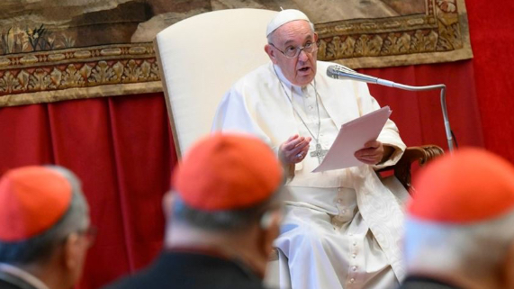 البابا فرنسيس يصلّي للبنان: يا ربّ ساعده ليتمكّن من التعافي!
