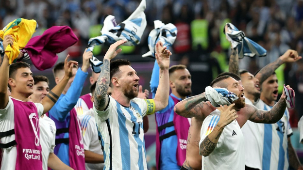 ميسي يقود الأرجنتين إلى ربع نهائي كأس العالم