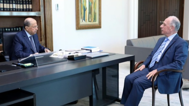 رئيس الجمهورية عرض مع وزير الدفاع للمستجدات والأوضاع الأمنية