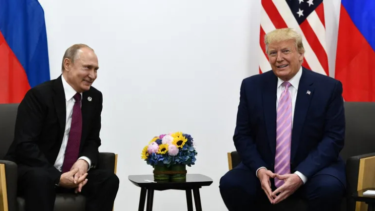 "علاقة مصالح".. هل استمرار ترامب كان ليؤثر على قرار بوتين بالحرب؟